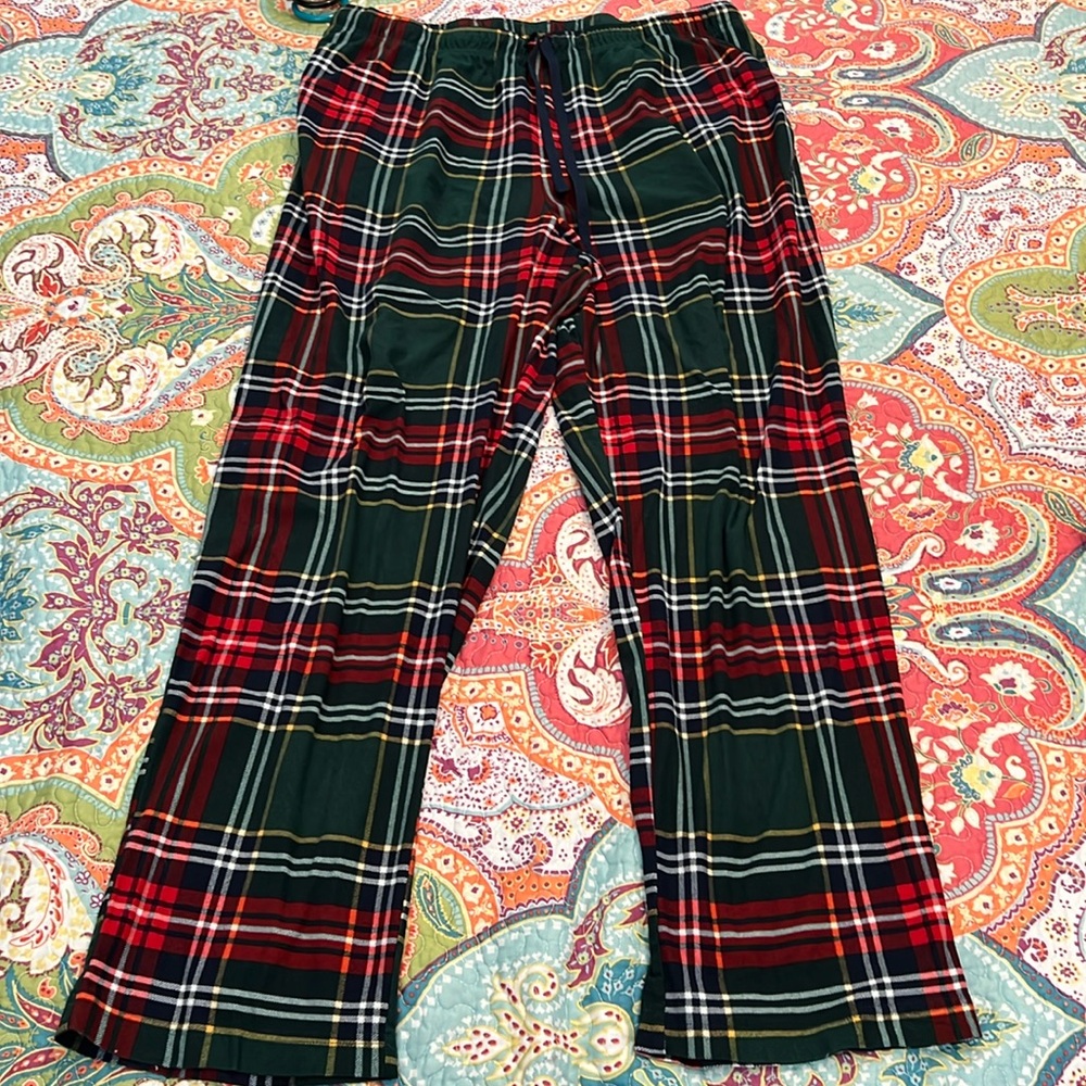 Nautica plaid lounge pants with drawstring and pockets. Lg